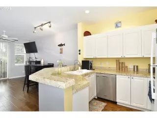 Photo #2: 19652304 Listing