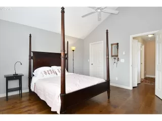 Photo #4: 19652304 Listing