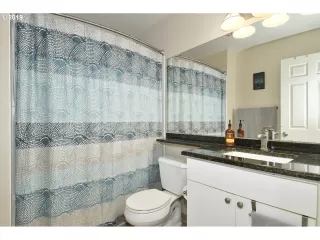 Photo #5: 19652304 Listing