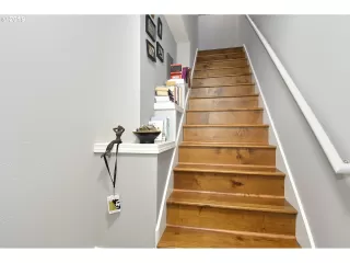 Photo #6: 19652304 Listing