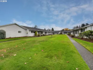 Photo #1: 19652442 Listing