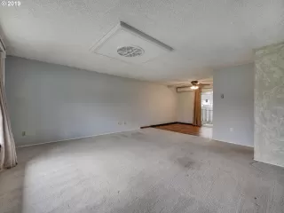 Photo #3: 19652442 Listing