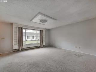 Photo #4: 19652442 Listing