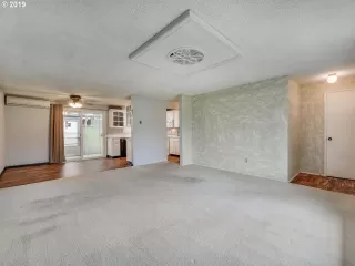 Photo #6: 19652442 Listing