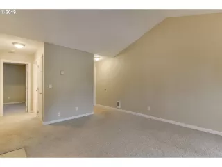 Photo #1: 19654443 Listing