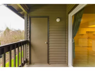 Photo #5: 19654443 Listing