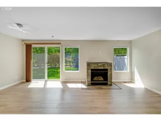Photo #3: 196594158 Listing