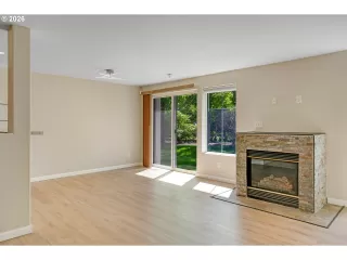Photo #5: 196594158 Listing