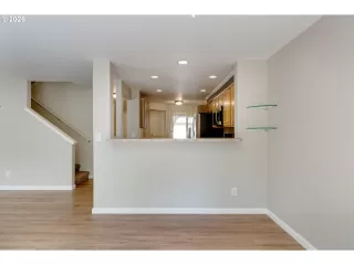 Photo #6: 196594158 Listing