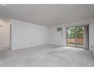 Photo #4: 19660591 Listing