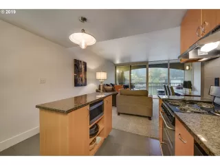 Photo #5: 19660976 Listing