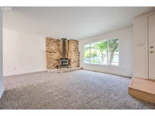 Photo #4: 19662342 Listing