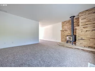 Photo #5: 19662342 Listing