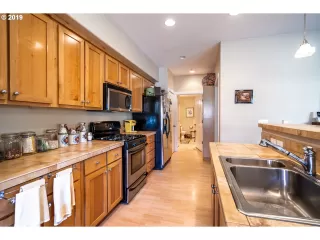 Photo #6: 19671545 Listing