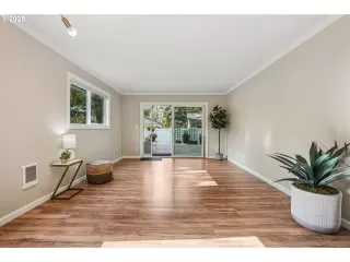 Photo #2: 196733728 Listing 