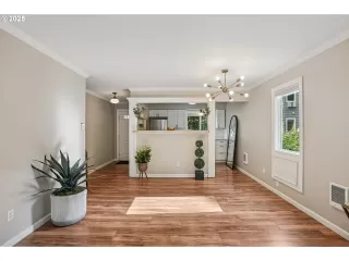 Photo #4: 196733728 Listing 