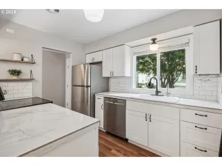 Photo #5: 196733728 Listing 