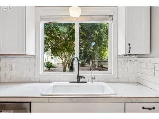 Photo #6: 196733728 Listing 