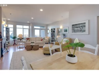 Photo #2: 19675201 Listing