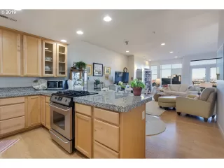 Photo #4: 19675201 Listing