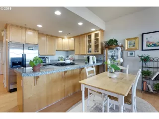 Photo #6: 19675201 Listing