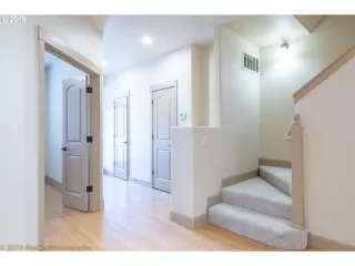 Photo #2: 19683107 Listing