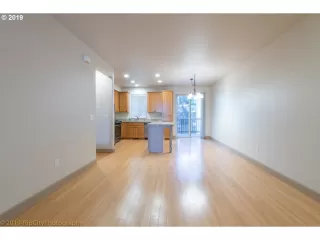 Photo #3: 19683107 Listing