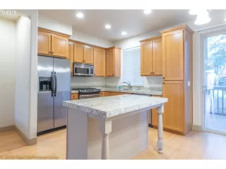 Photo #4: 19683107 Listing