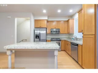 Photo #5: 19683107 Listing