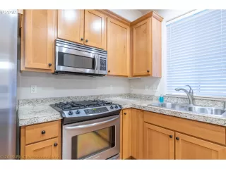 Photo #6: 19683107 Listing