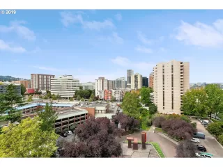 Photo #2: 19684002 Listing