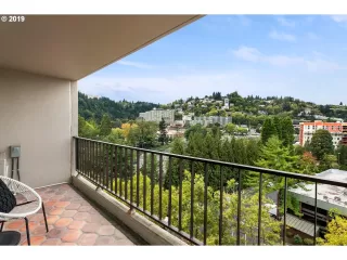 Photo #3: 19684002 Listing