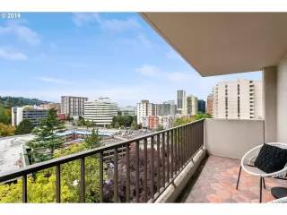 Photo #4: 19684002 Listing