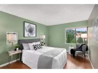 Photo #6: 19684002 Listing