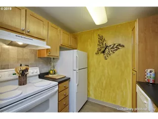 Photo #6: 19686969 Listing