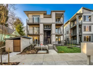 More Details about MLS # 19688501 : 3549 N GANTENBEIN AVE 301