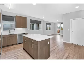 Photo #6: 19688501 Listing