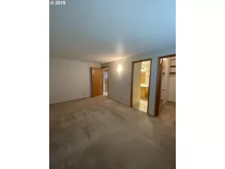 Photo #4: 19691656 Listing 