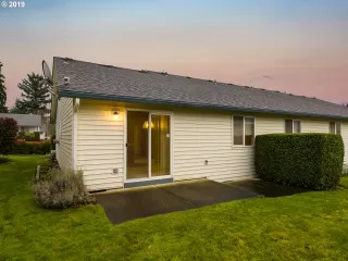 Photo #2: 19695818 Listing