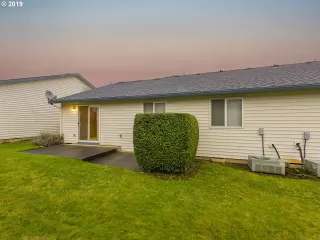 Photo #3: 19695818 Listing