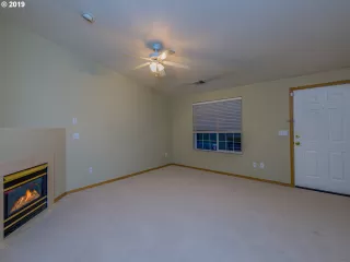 Photo #5: 19695818 Listing