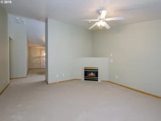 Photo #6: 19695818 Listing