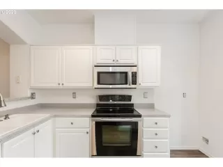 Photo #5: 19697157 Listing