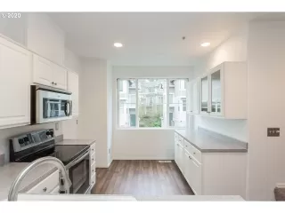 Photo #6: 19697157 Listing