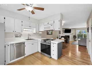 Photo #6: 197015965 Listing