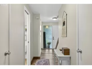 Photo #4: 197451427 Listing