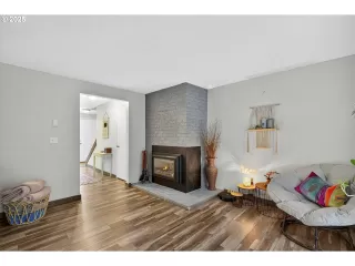 Photo #5: 197451427 Listing