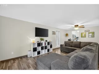 Photo #6: 197451427 Listing