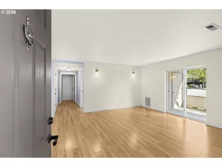 Photo #4: 197748233 Listing 