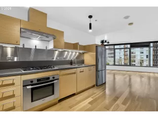 Photo #2: 197878903 Listing